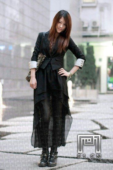 上海保潮人低碳黑纱裙搭配法